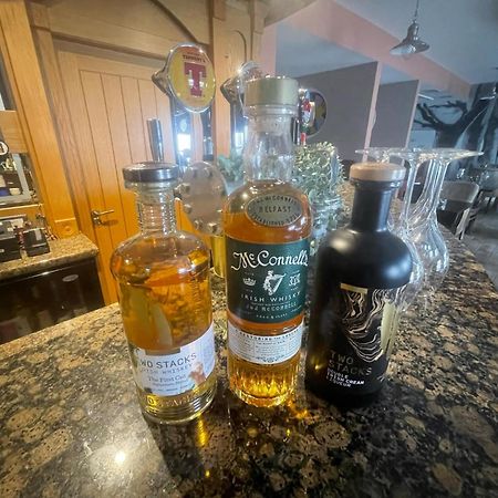 Armoy The Armada Bar And Restaurant Bed & Breakfast エクステリア 写真