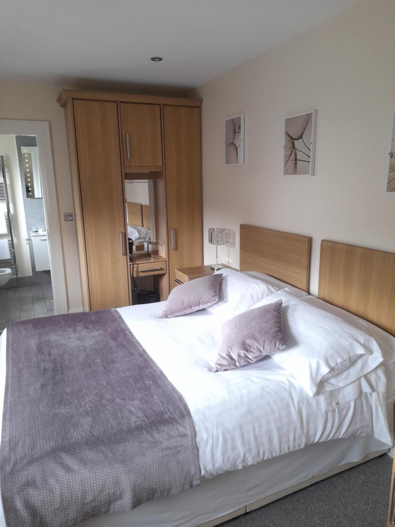 Armoy The Armada Bar And Restaurant Bed & Breakfast エクステリア 写真
