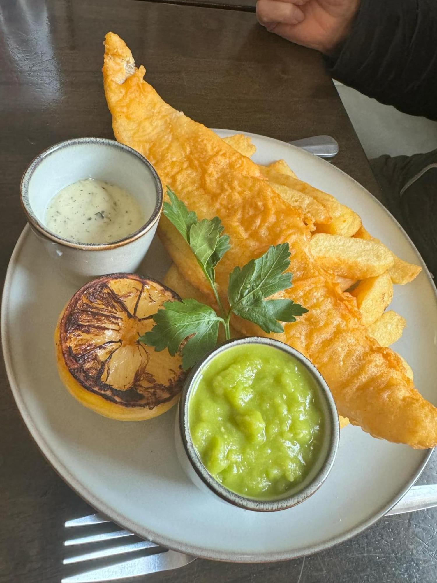 Armoy The Armada Bar And Restaurant Bed & Breakfast エクステリア 写真