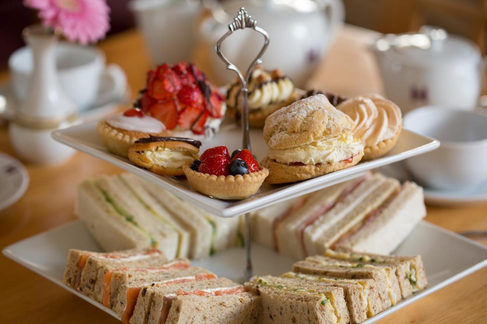 Armoy The Armada Bar And Restaurant Bed & Breakfast エクステリア 写真