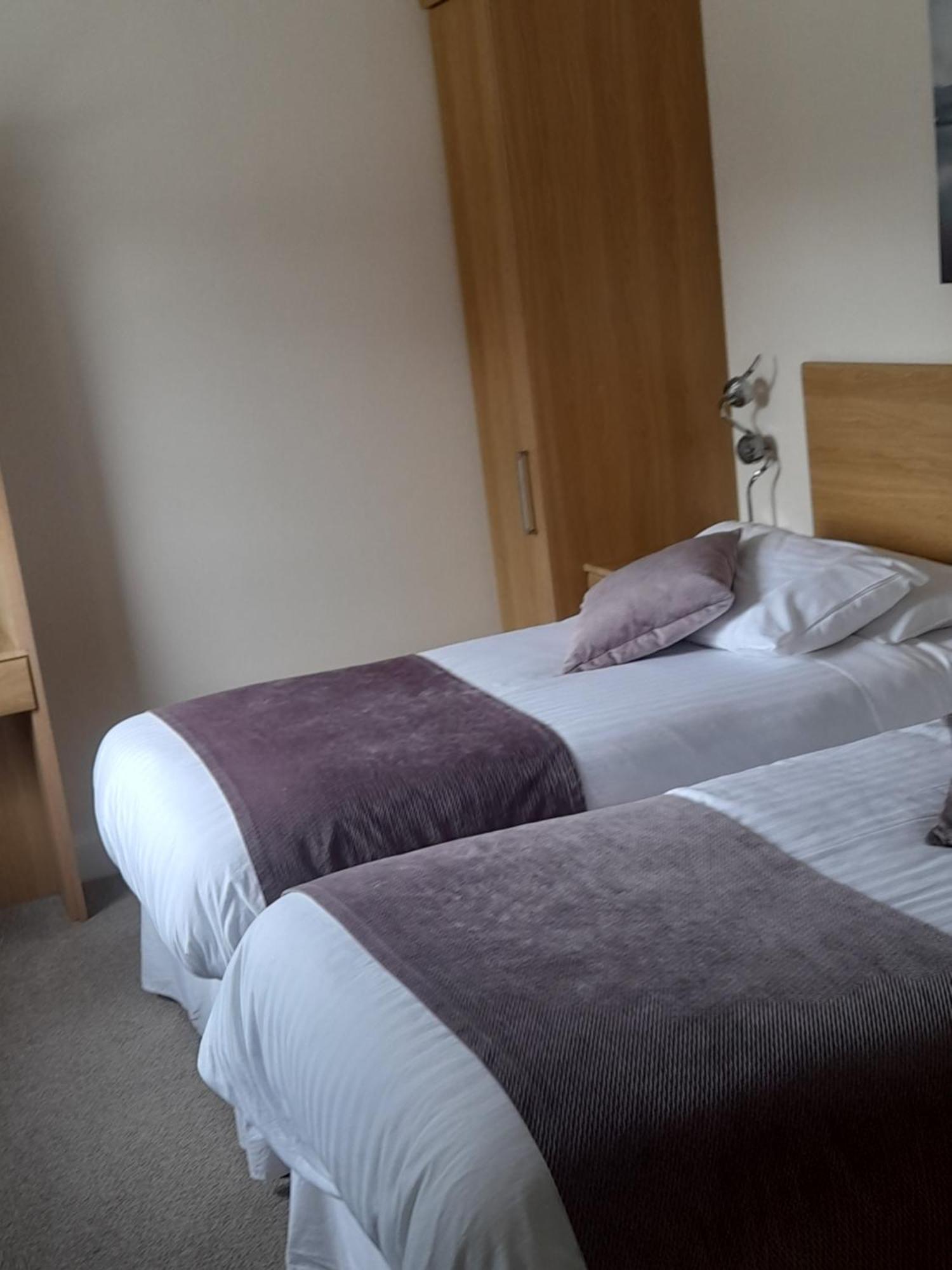 Armoy The Armada Bar And Restaurant Bed & Breakfast エクステリア 写真